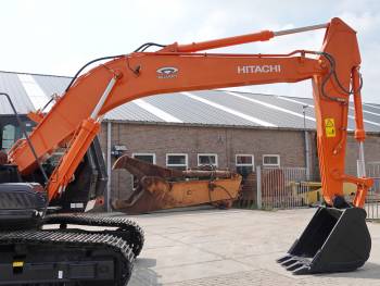 SOLD] Hitachi ZX220LC | 2021 | 4 h.
